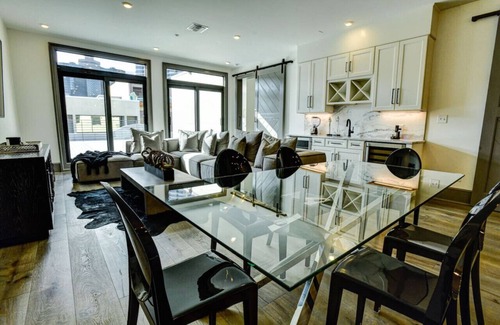Central Business District Hotel | 2 Luxury Penthouse Units, Walk to French Quarter + Superdome