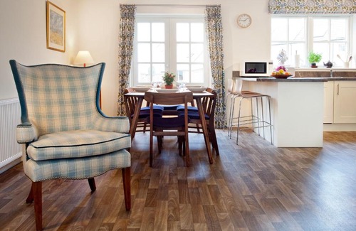 Dornoch House | 2 Mackay Road