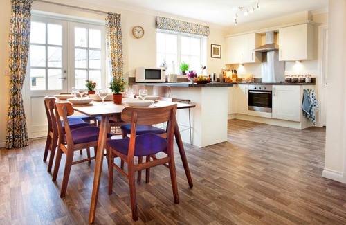 Dornoch House | 2 Mackay Road