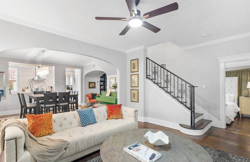 Palm Beach - West Palm Beach Villa | 2 Mansions! with Pool & Garden & BBQ & Sleeps 22 + 8 Bedrooms!