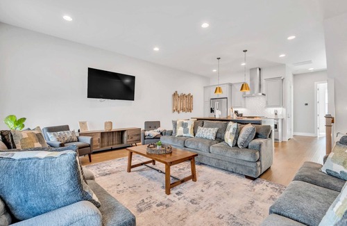 Hadley - Washington House | 2 Massive Nashville Homes - Stunning Downtown View