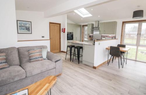 Dobwalls House | 2 Meadow Retreat