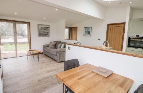 Dobwalls House | 2 Meadow Retreat
