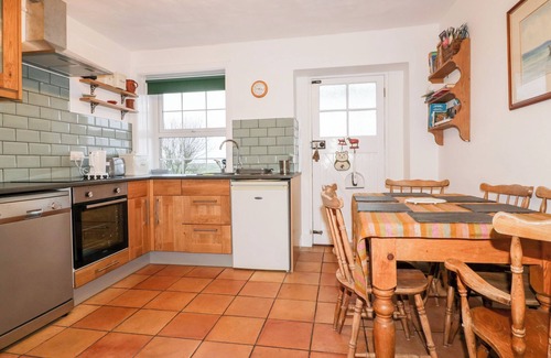 St Minver Cottage | 2 MENEFREDA COTTAGES, family friendly, with hot tub in Rock