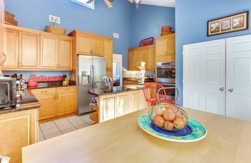 Sea Pines Cottage | 2 Mi to Beach: Hilton Head Home w/Furnished Deck