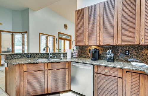 Temple Crest House | 2 Mi to Busch Gardens: Retreat in Scenic Community