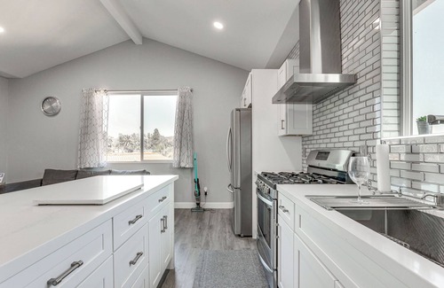 Escondido Apartment | 2 Mi to Downtown Escondido: Apt w/Balconies