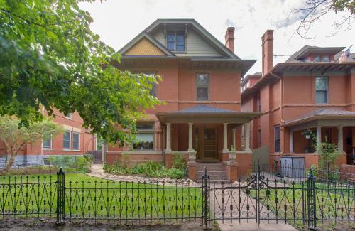 Cheesman Park Apartment | 2 Mi to Dtwn Walkable Cheesman Park Apt