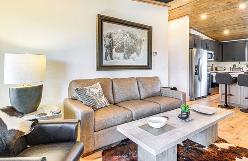 Torreon House | 2 Mi to Fool Hollow Lake: Modern Loft w/ Balcony