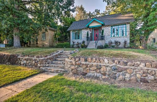 Hot Springs House | 2 Mi to Hot Springs Natl Park Hot Tub Haven!