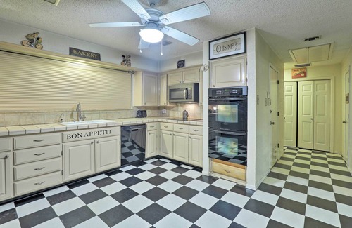 West Arlington House | 2 Mi to Lake Arlington: Spacious Escape w/Deck