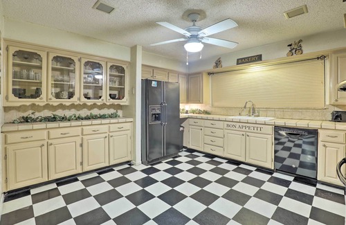 West Arlington House | 2 Mi to Lake Arlington: Spacious Escape w/Deck