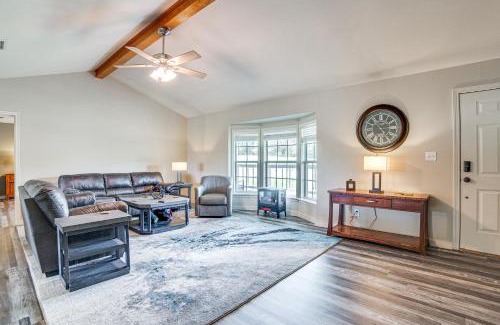 Dogwood House | 2 Mi to Lake Monticello Home with Large Decks!