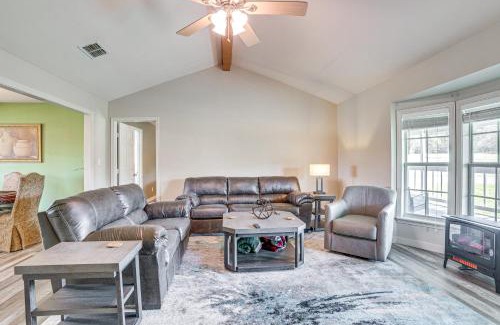 Dogwood House | 2 Mi to Lake Monticello Home with Large Decks!