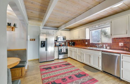 Eagle Mountain Estates Cabin | 2 Mi to Lake & Skiing: Big Bear Family Cabin