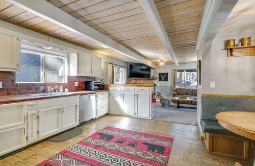 Eagle Mountain Estates Cabin | 2 Mi to Lake & Skiing: Big Bear Family Cabin