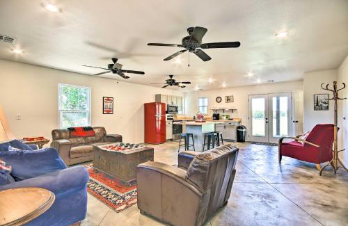 Grove House | 2 Mi to Marinas and Grove Cozy Cabin with Grill