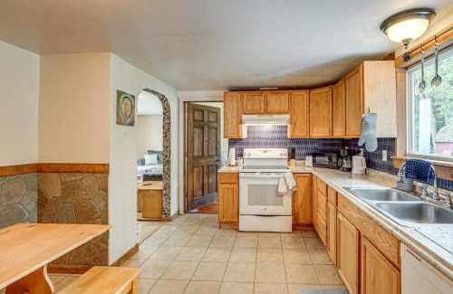 Muskegon House | 2 Mi to Michigans Adventure Family Home with Patio