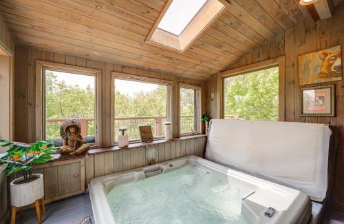 Seven Devils House | 2 Mi to Otter Falls Hot Tub Haven in Seven Devils