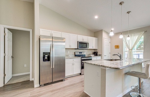 Dunnellon Cottage | 2 Mi to Rainbow Springs: Home w/Hot Tub!
