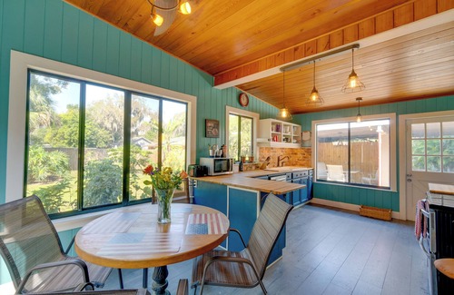 Palmetto House | 2 Mi to Riverwalk: Palmetto Gem w/Fire Pit & BBQ