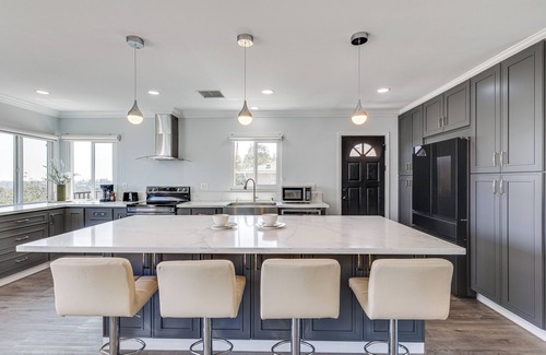 South Arroyo House | 2 Mi to Rose Bowl Stadium: Mtn-View Gem w/ Patio
