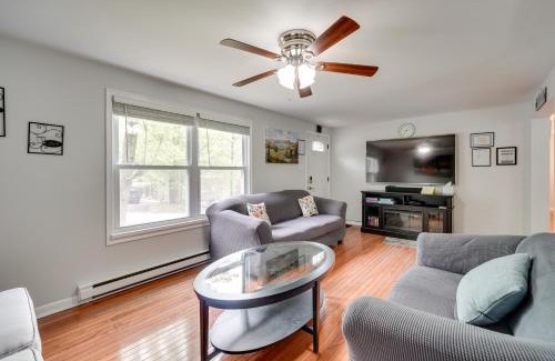 Tobyhanna House | 2 Mi to Tobyhanna SP Family Home with Deck!