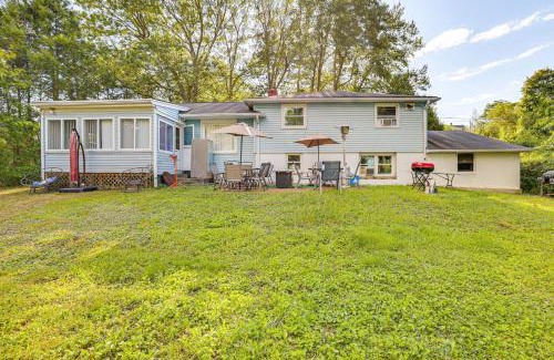Waterbury House | 2 Mi to Town Home with Patio and Yard in Waterbury!