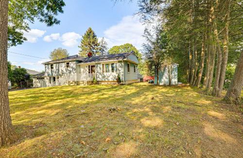 Waterbury House | 2 Mi to Town Home with Patio and Yard in Waterbury!
