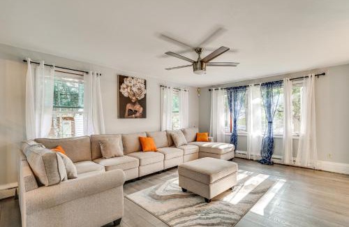 Waterbury House | 2 Mi to Town Home with Patio and Yard in Waterbury!