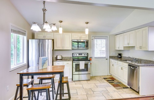 Shorewood-Tower Hills-Harbert Apartment | 2 Mi to Warren Dunes: Sawyer Apartment w/Deck!