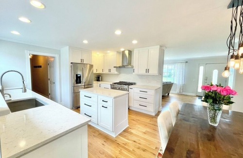 Benton Harbor House | 2 miles to downtown St. Joseph and 1/2 mile to beaches