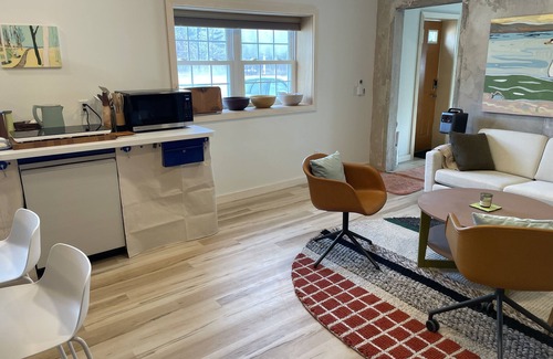 Williamsburg House | 2 Miles to Flintfields Horse Park