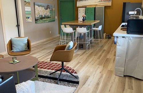 Williamsburg House | 2 Miles to Flintfields Horse Park