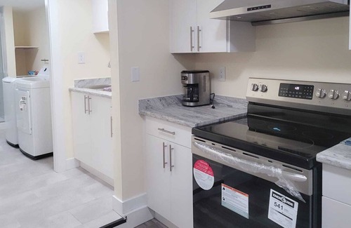 Fleetwood House | 2 min from Surrey Fleetwood - Private 2bed-1bath Rancher Suite