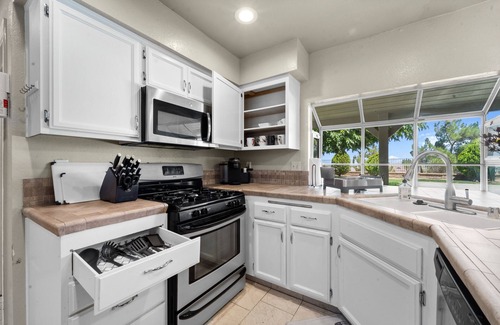 Palmdale House | 2 min to Hospital! Dreamy Desert Oasis 4B/3B Palmdale Hilltop Retreat