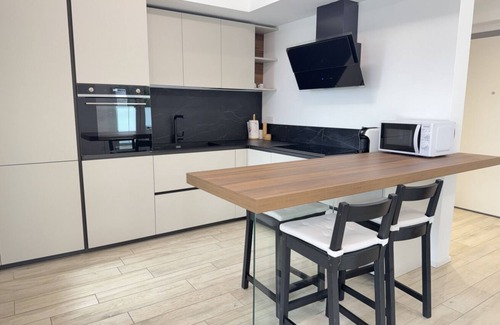 Bergamo House | 2 Min Walk Chorus Life, with 2 Bedrooms and 2 Bath