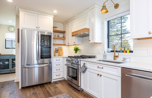 Loveitts Field House | 2 min walk to beach. New home in high end private beach community. Very walkable