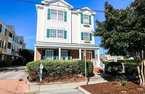 Virginia Beach House | 2 min walk to the beach! Gorgeous and spacious home perfect for a group!