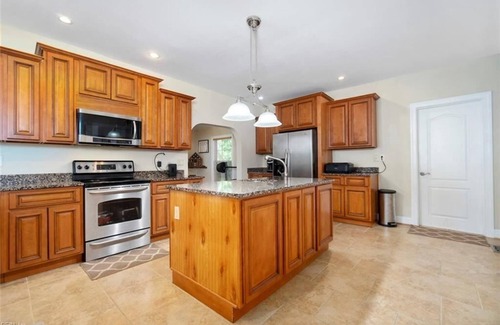 Norfolk House | 2 mins away from the beach.