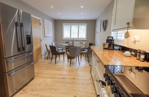 Lakeside House | 2 mins Lake Windermere! Gorgeous quiet property, slps 8 (4 bedrooms, 3 bathrms)