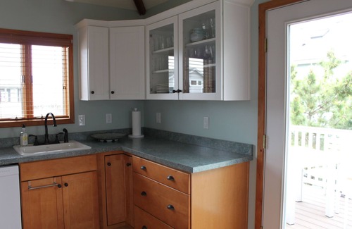 Ocean Sands Cottage | 2 Minute Walk to the Beach!