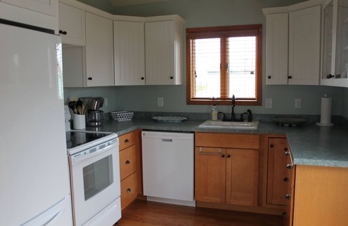 Ocean Sands Cottage | 2 Minute Walk to the Beach!
