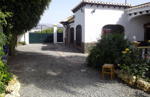 Motril Cottage | 2 MINUTES FROM MOTRIL AND TORRENUEVA. POOL AND GREAT LANDSCAPED AREA. PLAY