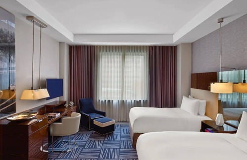 Downtown Dallas Hotel | 2 Modern Double Bed Rooms with Custom Details Near Downtown Dallas Fun