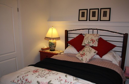 Historic Old Town Bed & Breakfast | 2 Moon Cottage Bed & Breakfast