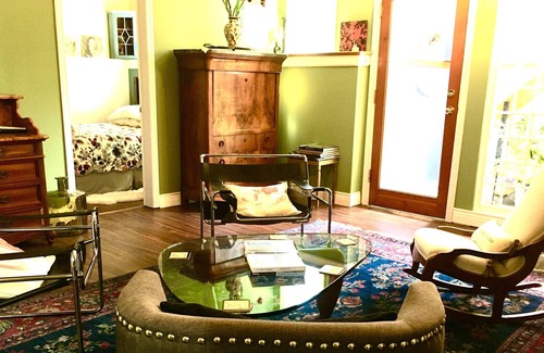 Historic Old Town Bed & Breakfast | 2 Moon Cottage Bed & Breakfast