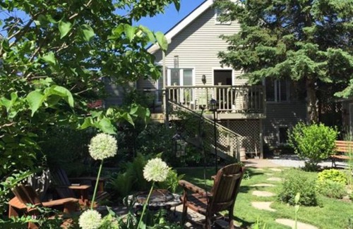 Historic Old Town Bed & Breakfast | 2 Moon Cottage Bed & Breakfast