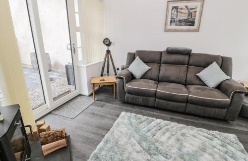 Llangefni House | 2 Mountain View