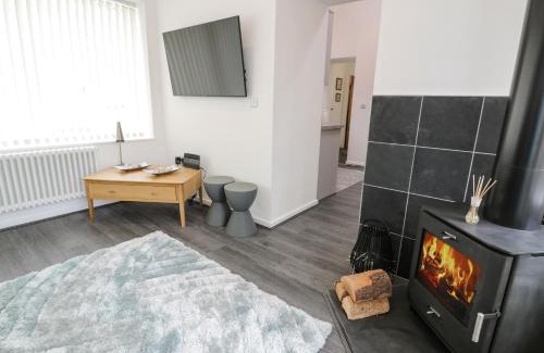 Llangefni House | 2 Mountain View